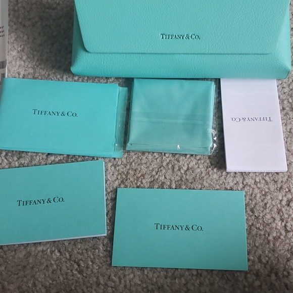 Tiffany new host pick  new sunglasses comes with all xo bagged etc all 2025 firm - Picture 9 of 17